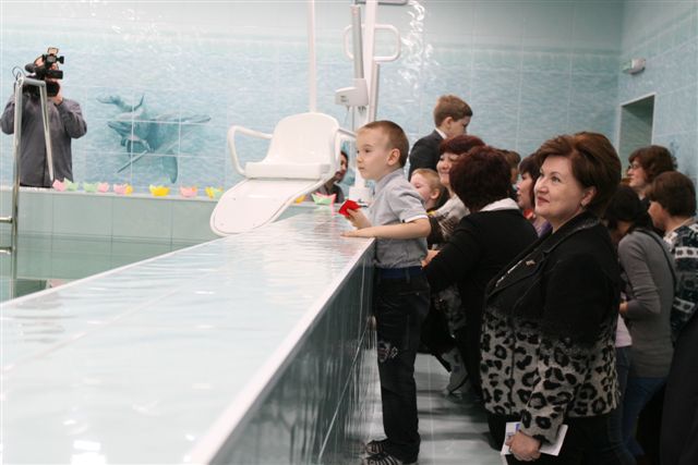 Открыт бассейн для детей-инвалидов